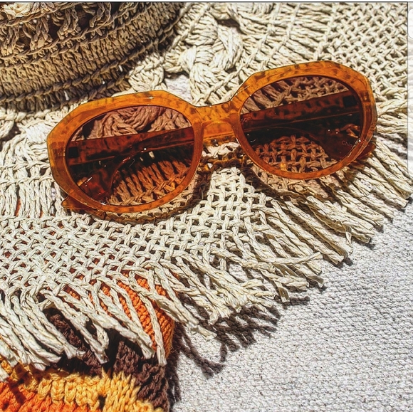 Other - 🆕Summer Faves Collection// Orange Oval Sunglasses